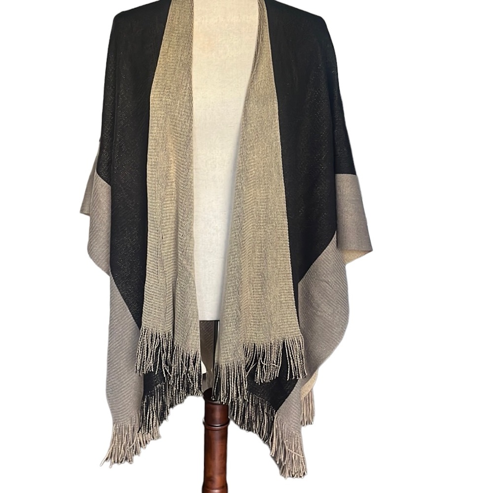 Croft & Barrow Beige and Black Wrap One Size OS